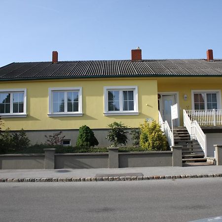 Gaestehaus Zum See Illmitz Exterior foto